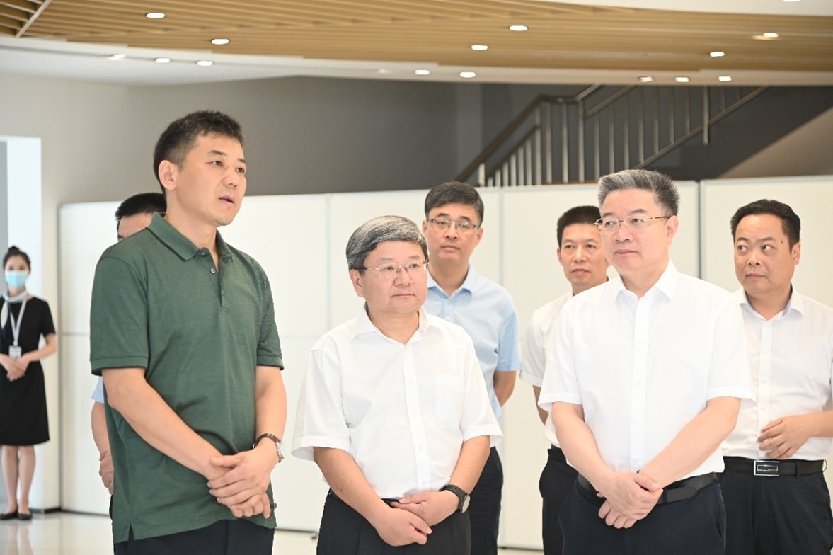 余姚市委书记傅贵荣一行莅临宁波球探体育生物调研园区建设